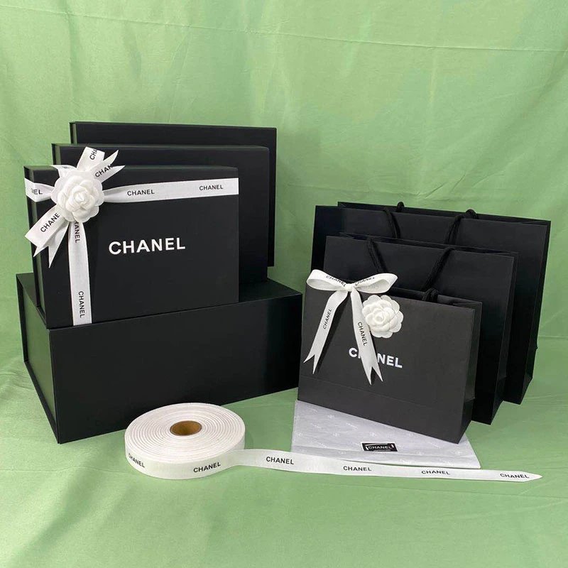CHANEL / Chanel original paper bags lipstick perfume clothes scarf packaging handbags gift boxes gift bags