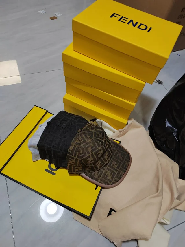 Gucci Hats Assorted baseball caps and bucket hat product detail image 4