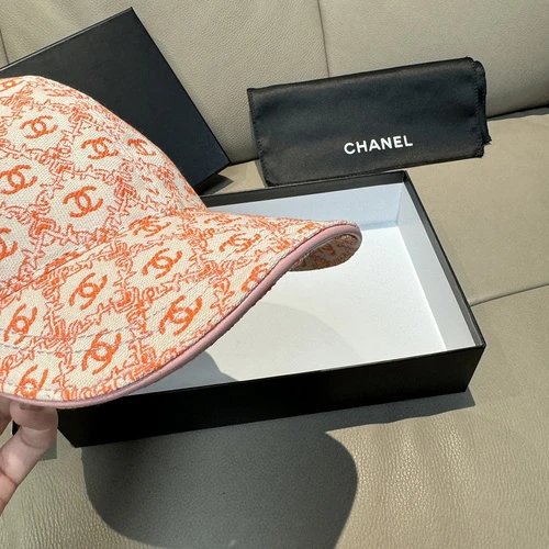Celine Cap · 4