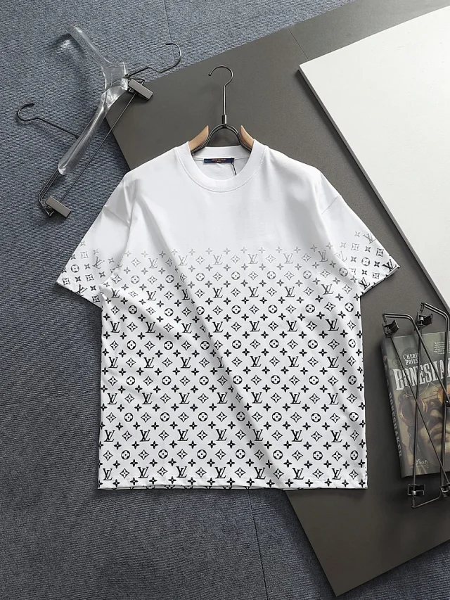 Louis Vuitton T-Shirts Monogram Print Crewneck T-Shirt product detail image 10