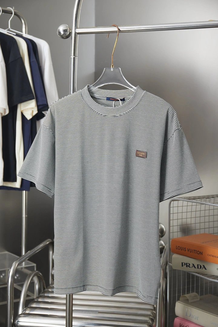 Louis Vuitton T-Shirts Monogram Print Crewneck T-Shirt — 111