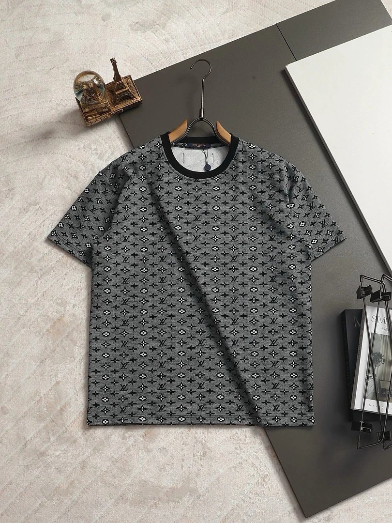 Louis Vuitton T-Shirts Monogram Print Crewneck T-Shirt — 118