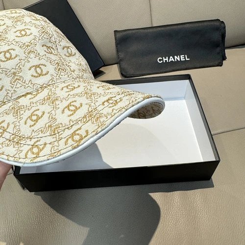 Celine Cap · 6