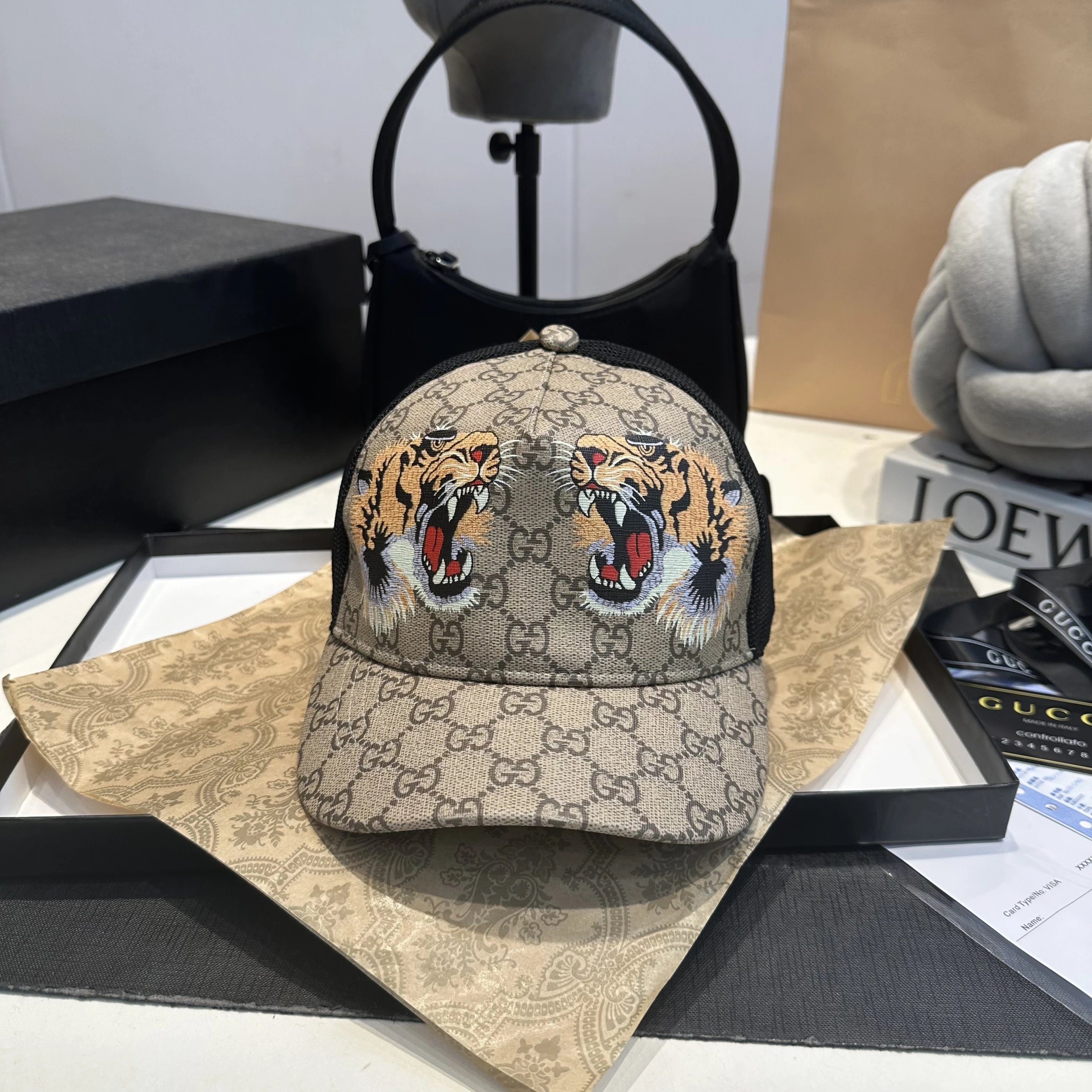 1:1 Caps, Quality Checked, Sizes, Stock Status at PoshRep.com