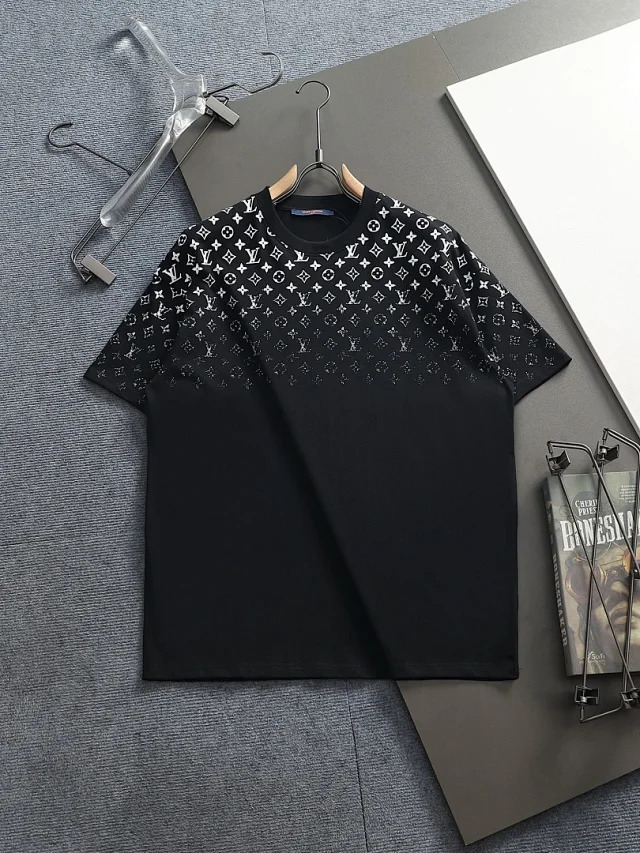 Louis Vuitton T-Shirts Monogram Print Crewneck T-Shirt product detail image 5