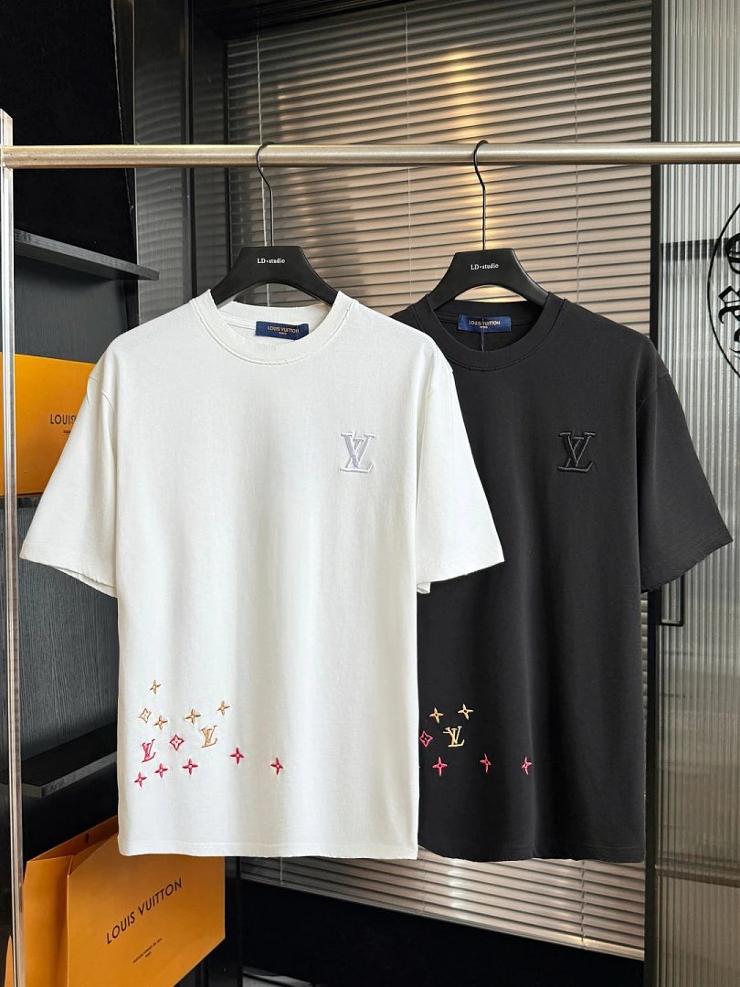 Louis Vuitton T-Shirts Monogram Print Crewneck T-Shirt — 110