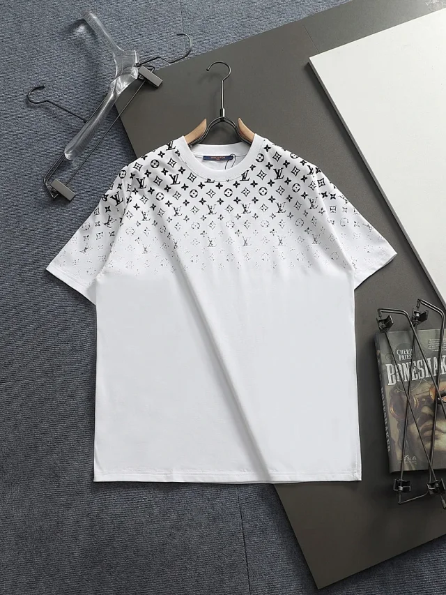 Louis Vuitton T-Shirts Monogram Print Crewneck T-Shirt product detail image 8