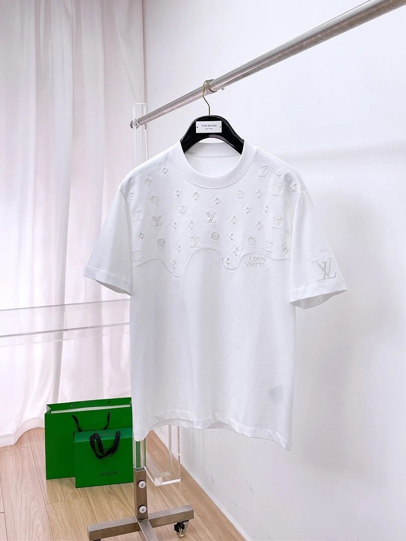 Louis Vuitton T-Shirts Logo and Monogram Graphic Crewneck T-Shirt — 19