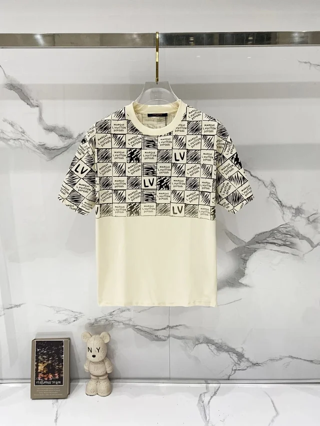 Louis Vuitton T-Shirts Logo and Monogram Graphic Crewneck T-Shirt product detail image 8