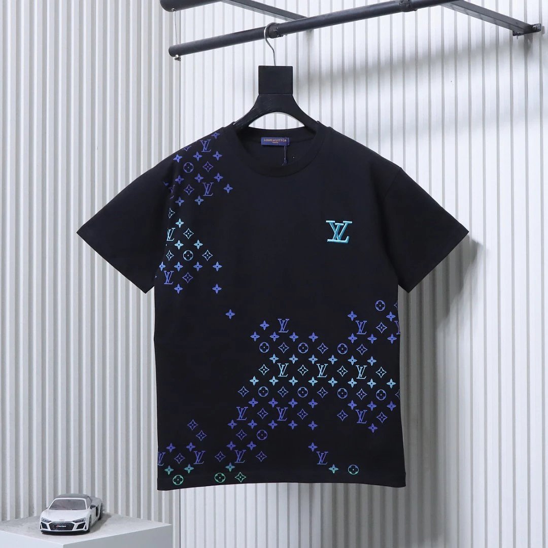 Louis Vuitton T-Shirts Logo and Monogram Graphic Crewneck T-Shirt — 32