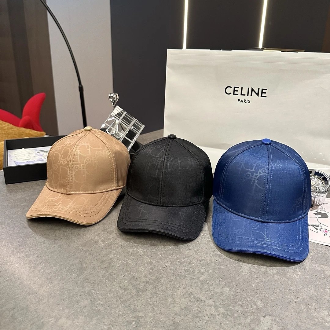 Louis Vuitton Multiple baseball cap designs — 3