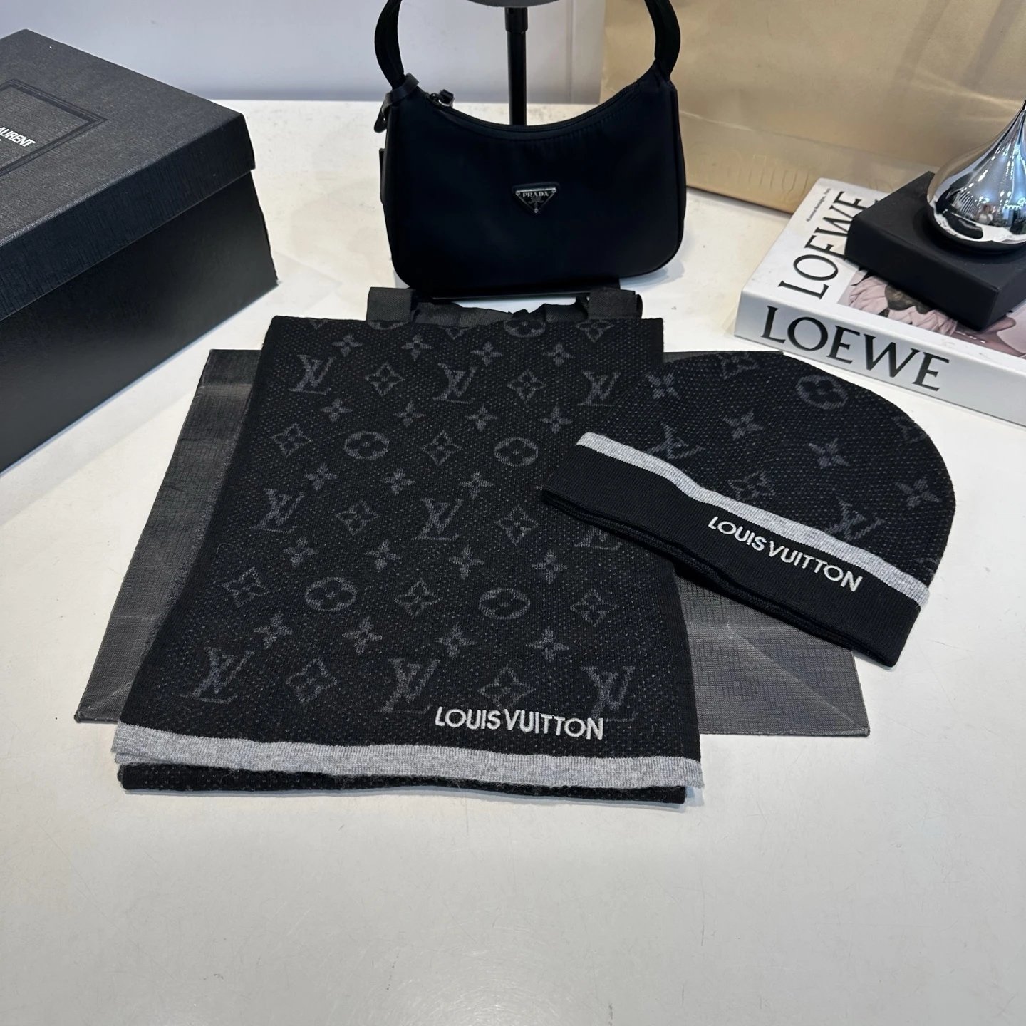 1:1 l*v beanie hat/scarf set 8