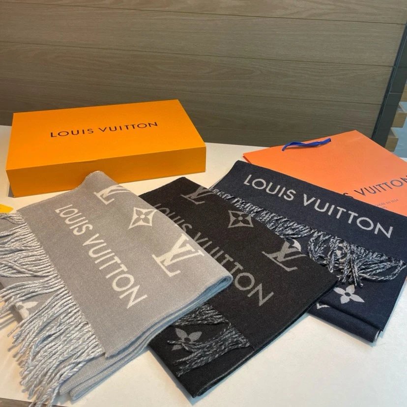 lv scarf