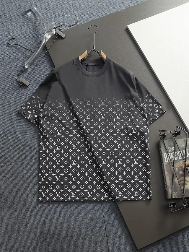 Louis Vuitton T-Shirts Monogram Print Crewneck T-Shirt product detail image 9