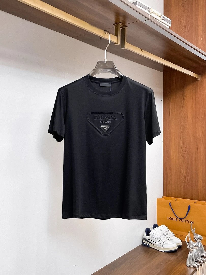 Prada T-Shirts Assorted logo graphic short-sleeve — 116