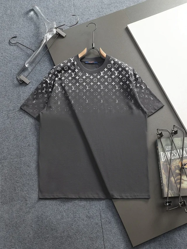 Louis Vuitton T-Shirts Monogram Print Crewneck T-Shirt product detail image 2