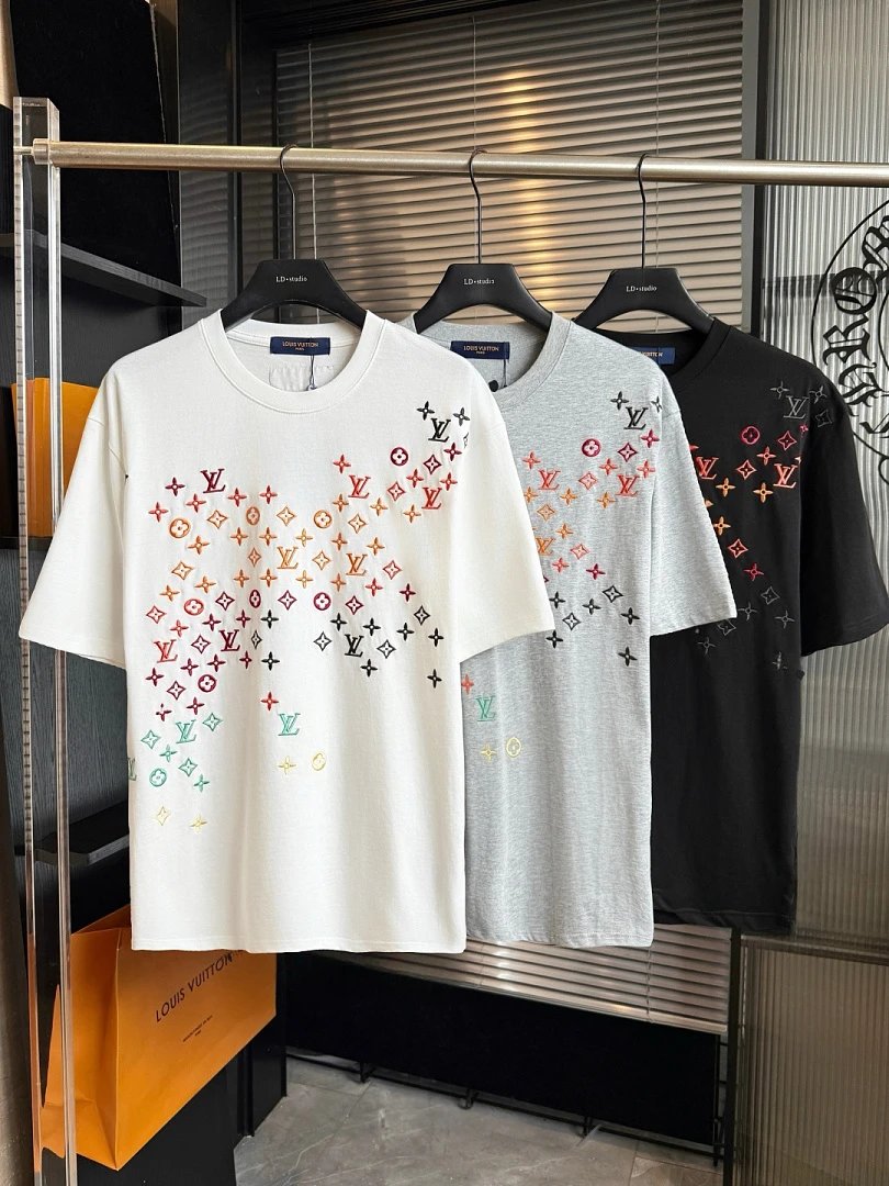Louis Vuitton T-Shirts Monogram Print Crewneck T-Shirt — 109