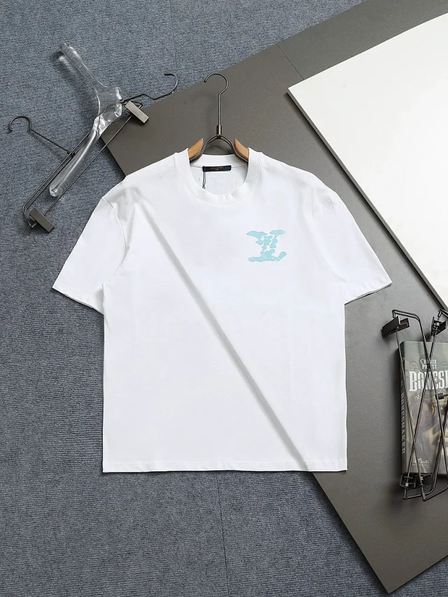 Louis Vuitton T-Shirts Monogram Print Crewneck T-Shirt product detail image 4