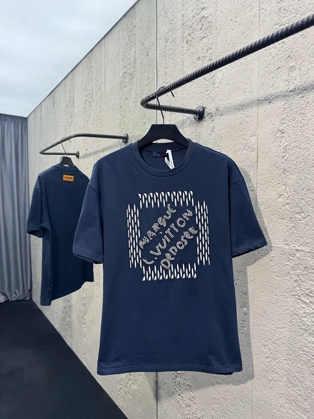 Louis Vuitton T-Shirts Short-Sleeve Graphic T-Shirt product detail image 1