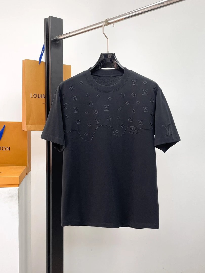Louis Vuitton T-Shirts Logo and Monogram Graphic Crewneck T-Shirt — 18