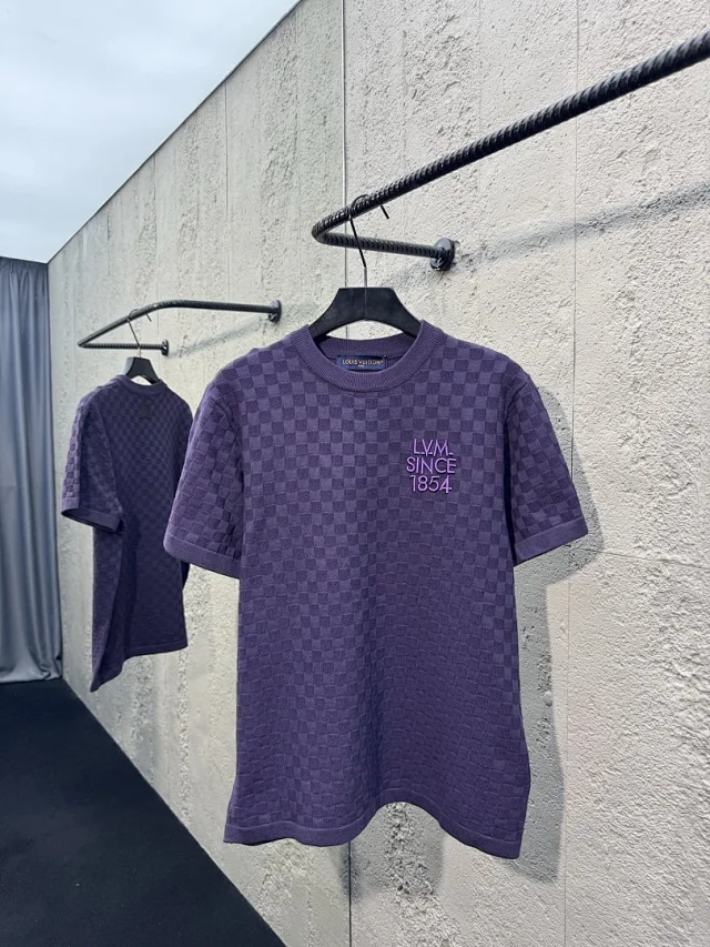 Louis Vuitton T-Shirts Short-Sleeve Graphic T-Shirt product detail image 2