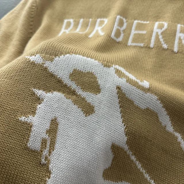 Burberry Knitwear Equestrian Knight stand-collar half-zip sweater product detail image 21