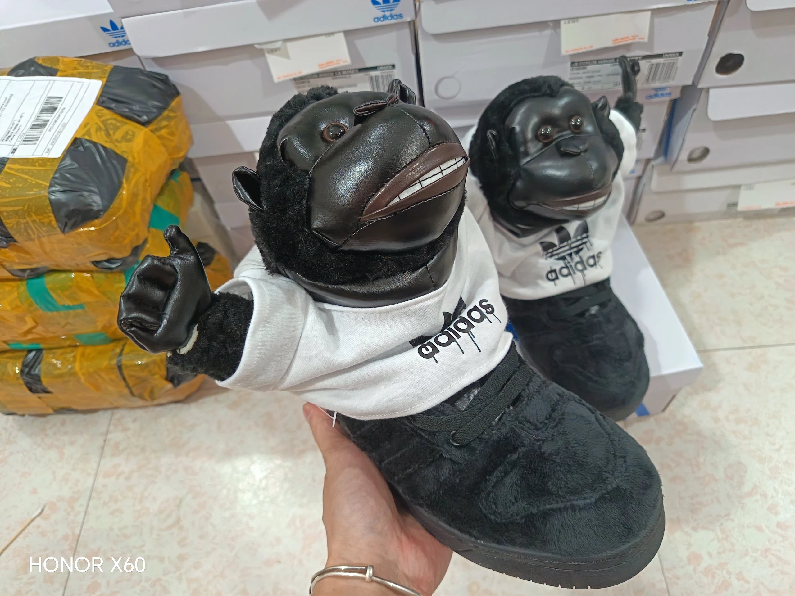 Adidas Sneakers Jeremy Scott Forum Hi Wings — *013-orangutan