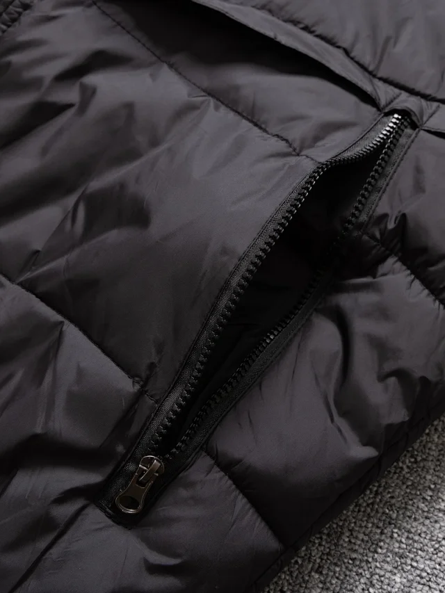 Nike Down Jackets Quilted zip-front bomber jacket with ribbed collar and cuffs product detail image 3