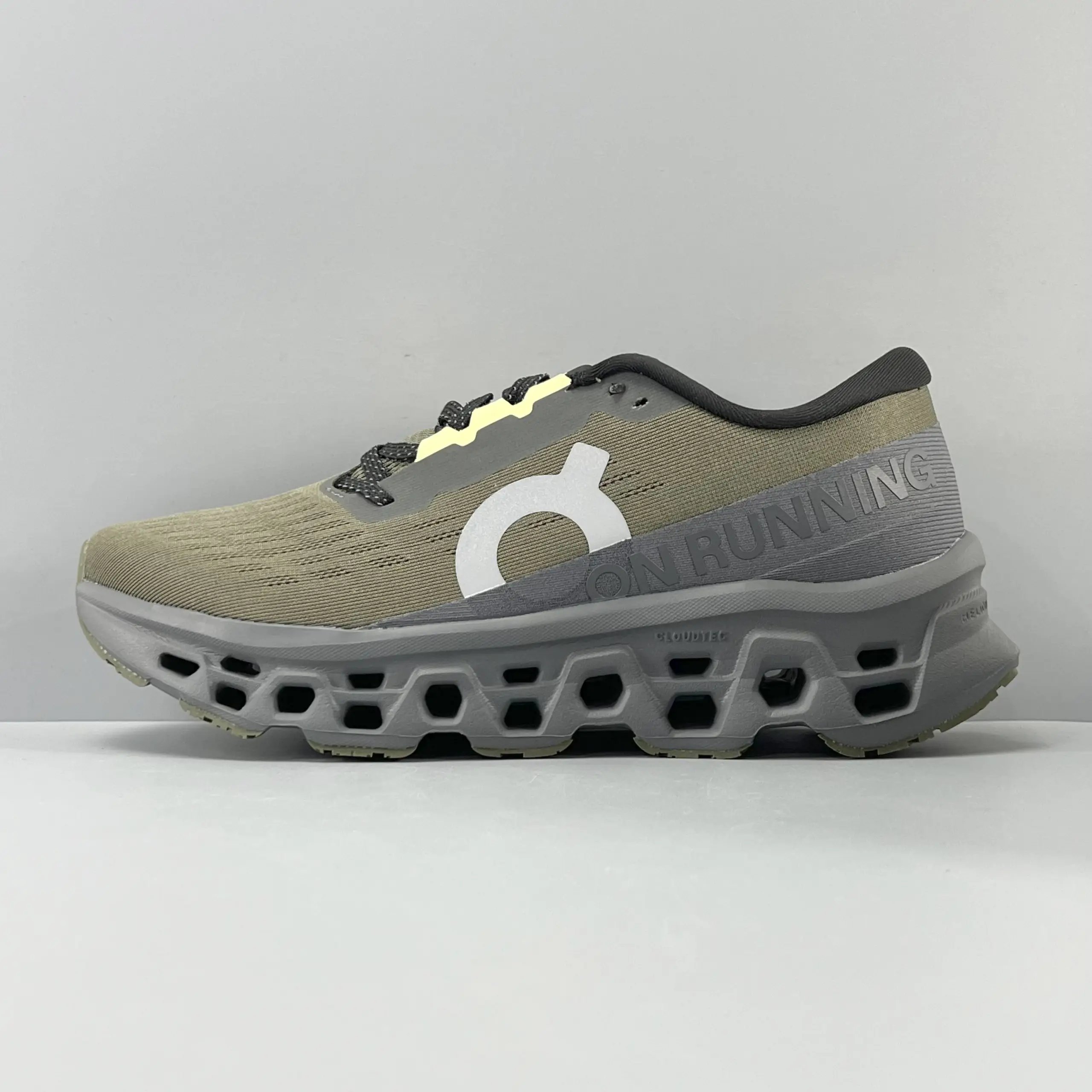 On Sneakers Cloudmonster 3 — *002