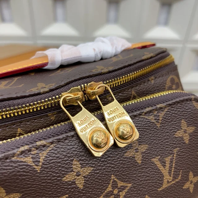 Louis Vuitton Crossbody Bags Monogram Zip Belt Bag product detail image 5
