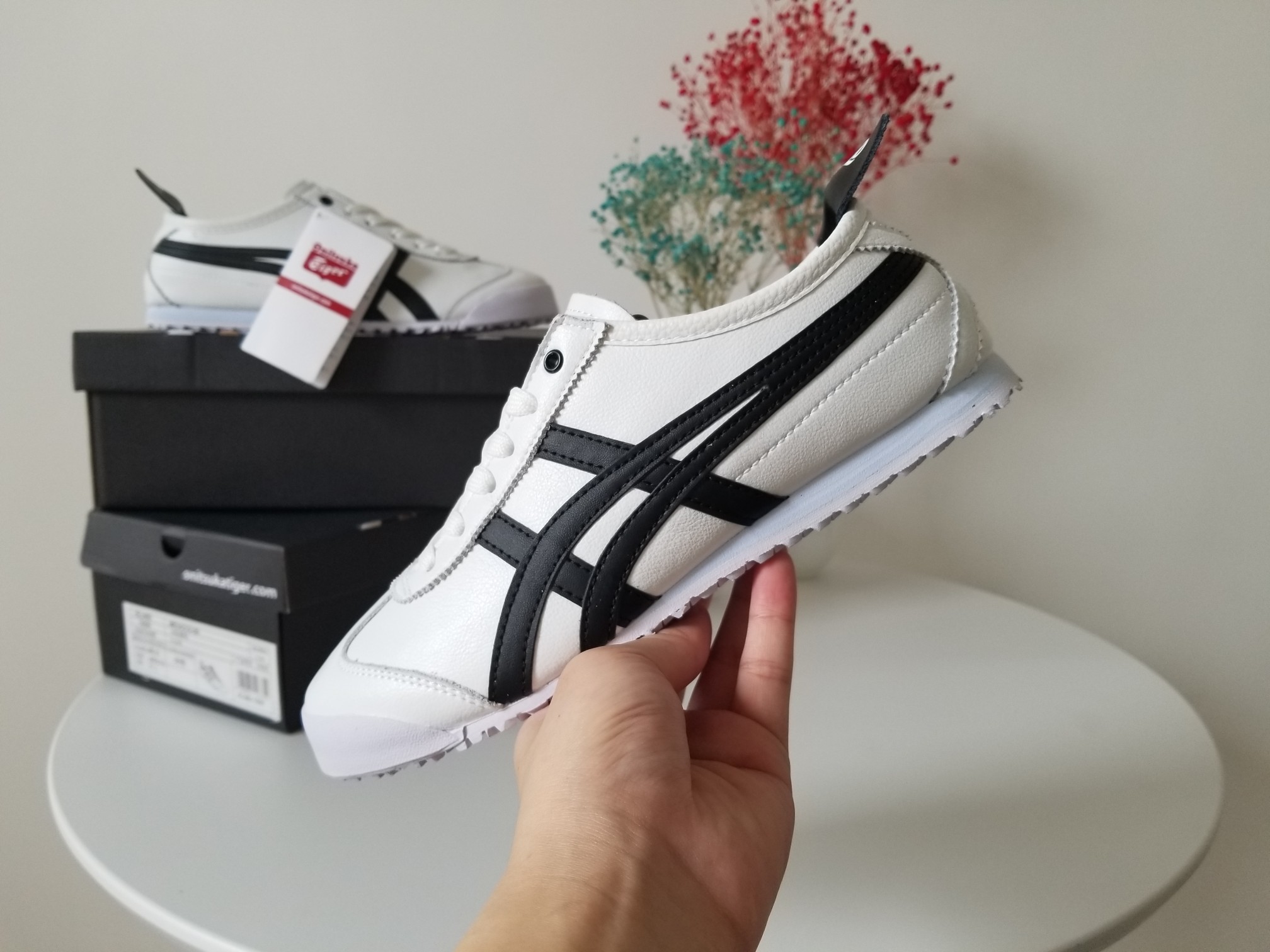 Onitsuka Tiger Sneakers Mexico 66 low-top lace-up — Black and white