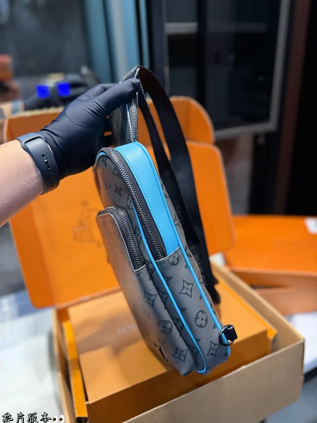 Louis Vuitton Crossbody Bags Sling Bag product detail image 20