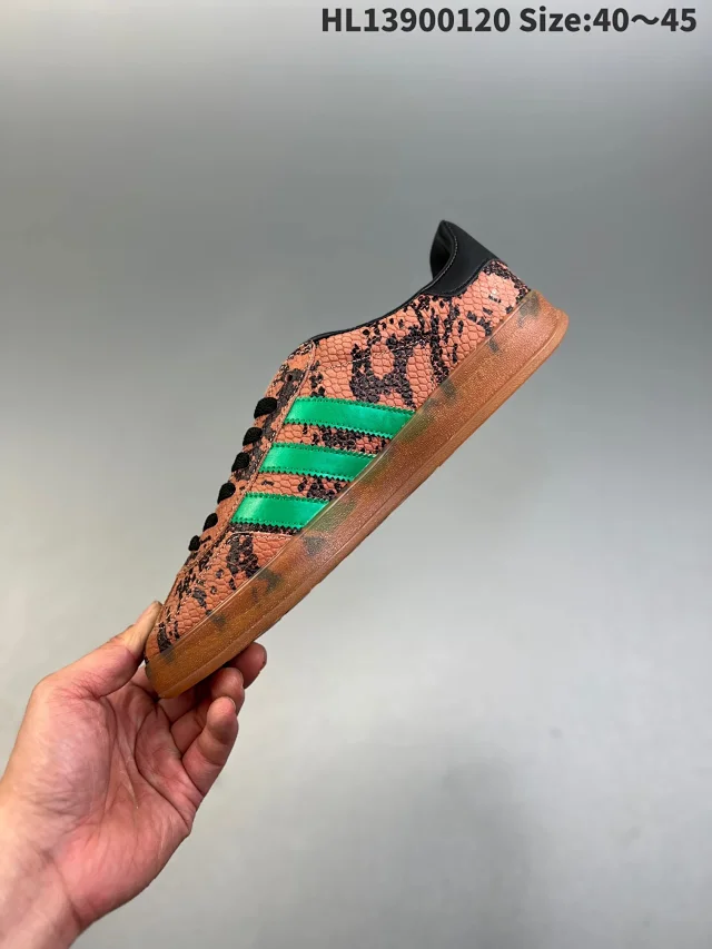 Gucci Gazelle and Los Angeles low-top sneakers product detail image 17