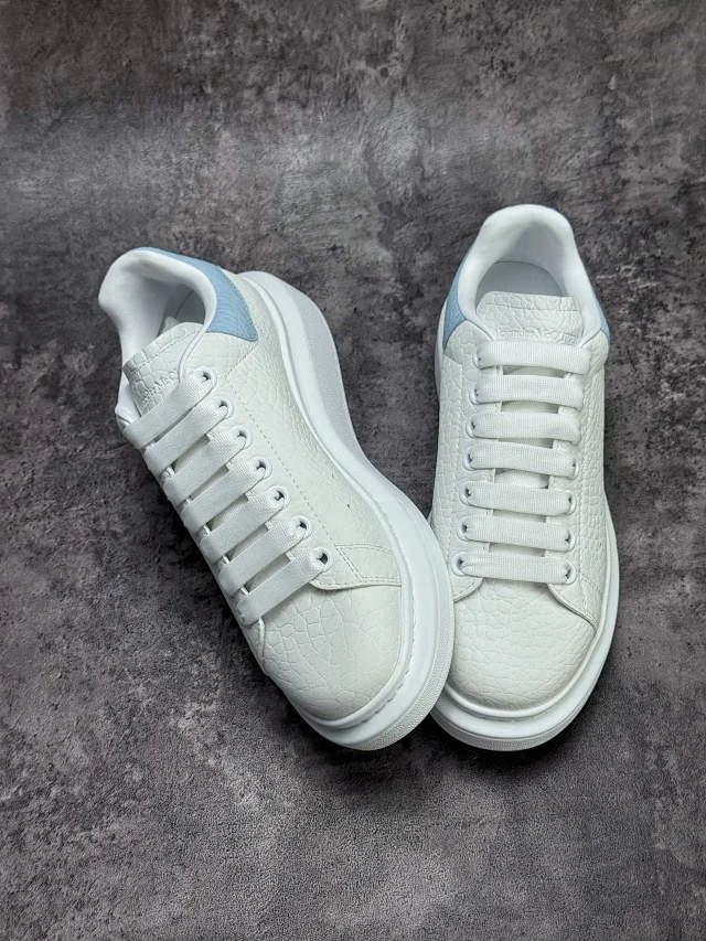 Unbranded Sneakers Crocodile-Textured Low-Top with Contrast Heel Tab product detail image 1