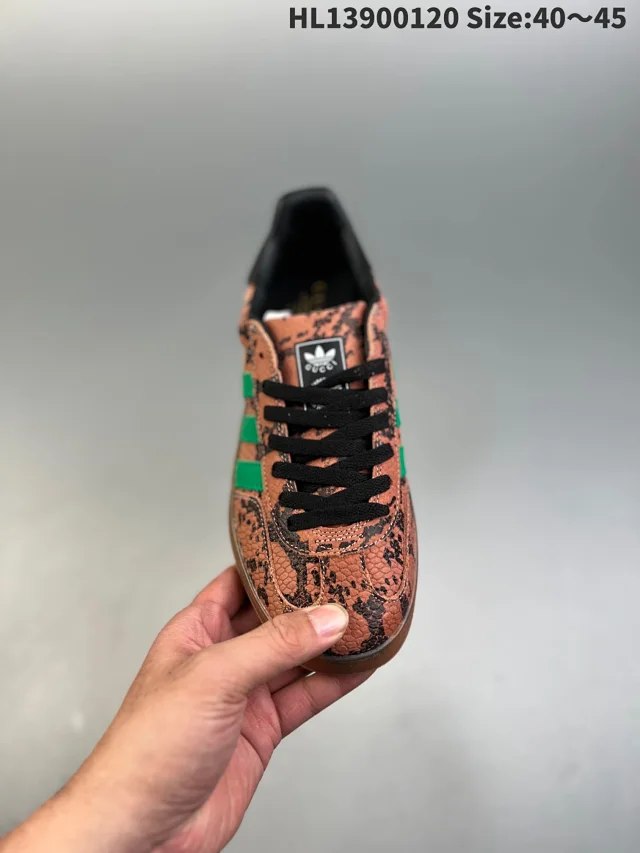 Gucci Gazelle and Los Angeles low-top sneakers product detail image 16