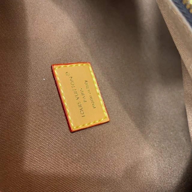 Louis Vuitton Crossbody Bags Monogram Zip Belt Bag product detail image 8