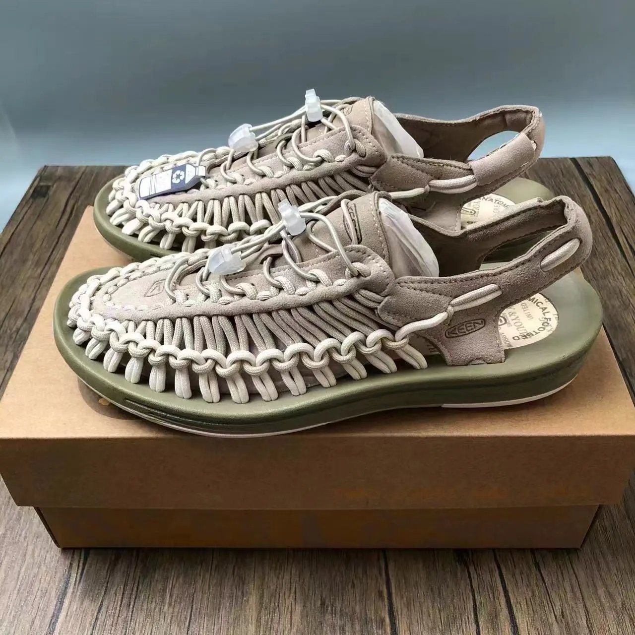 KEEN Sandals UNEEK cord-woven — 33