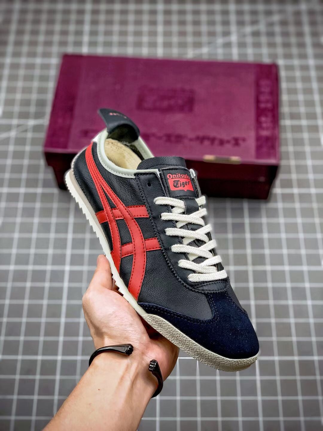 Onitsuka Tiger Sneakers Mexico 66 low-top — Black and red
