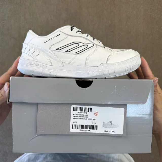 Balenciaga Sneakers Hamptons product detail image 19