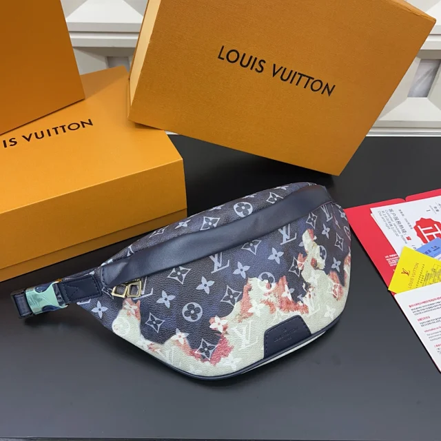 Louis Vuitton Crossbody Bags Monogram Zip Belt Bag product detail image 15