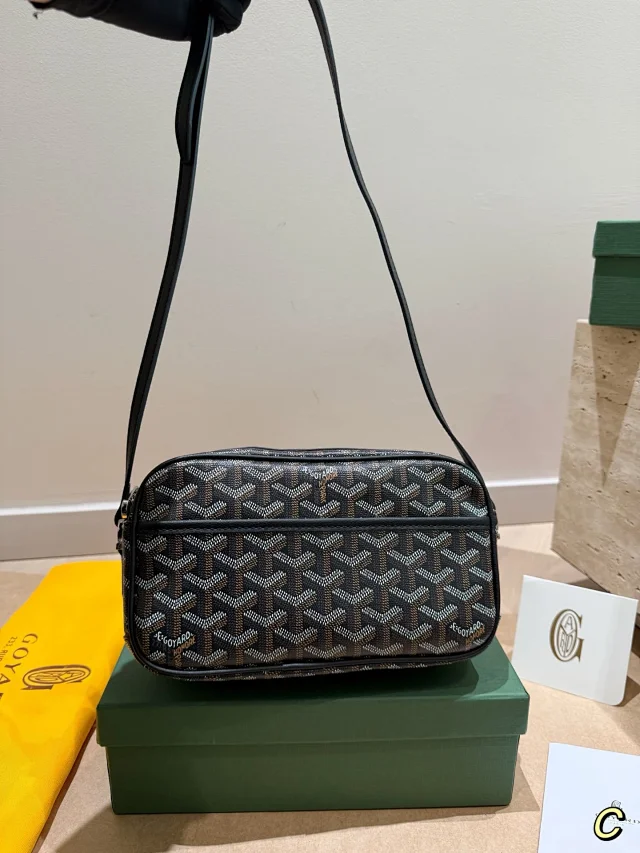 Goyard Crossbody Bags Monogram Zip Camera Bag product detail image 14