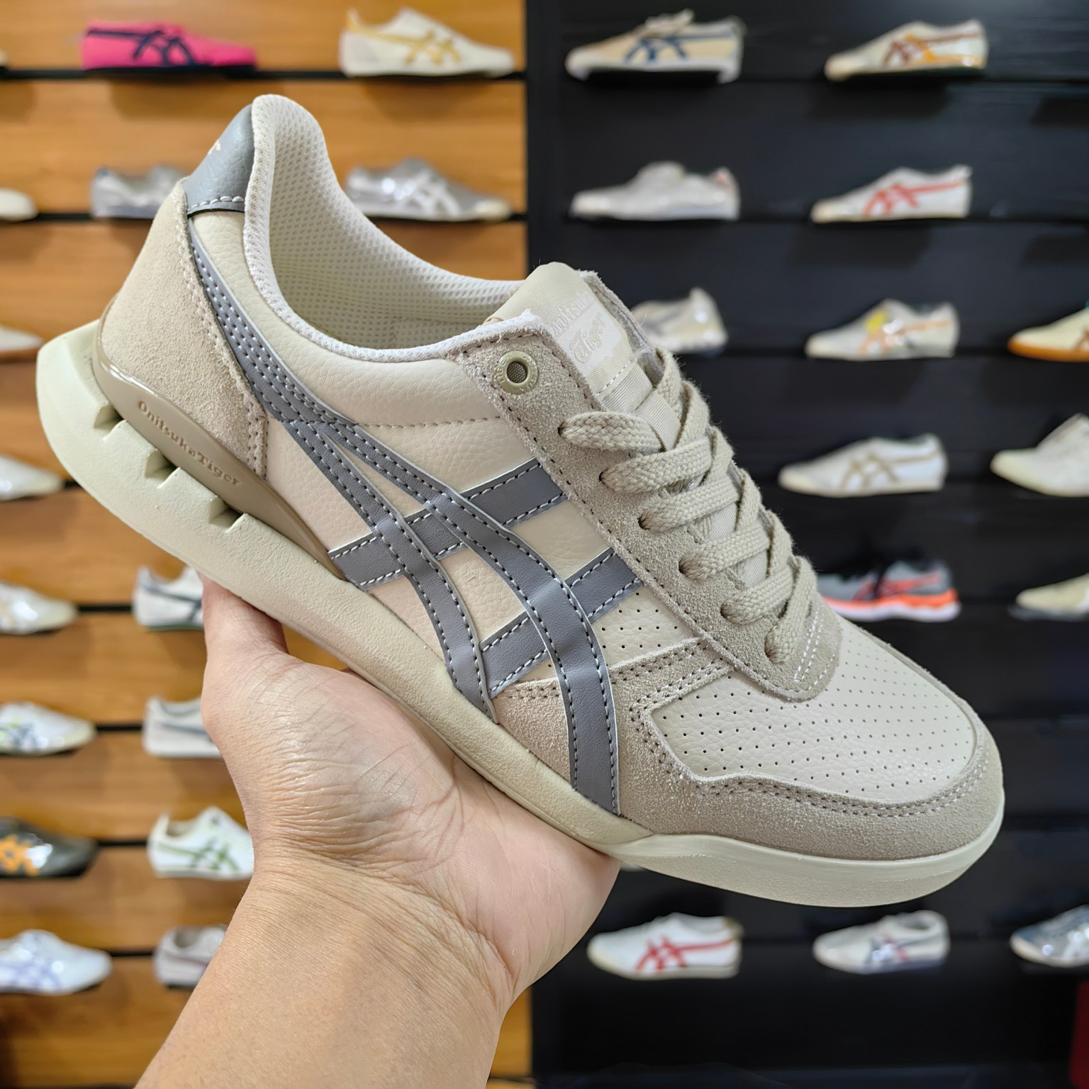 Onitsuka Tiger Ultimate 81 EX — 10