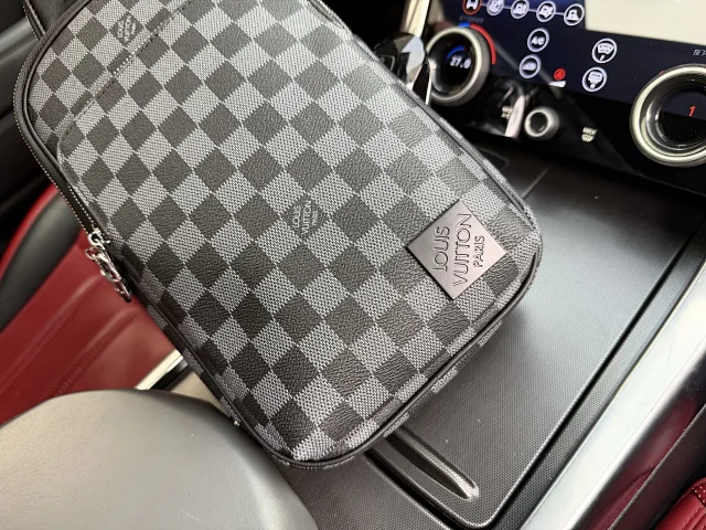 Louis Vuitton Crossbody Bags Sling Bag product detail image 31