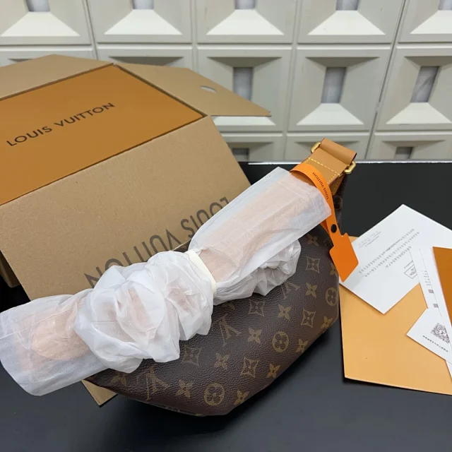 Louis Vuitton Crossbody Bags Monogram Zip Belt Bag product detail image 6