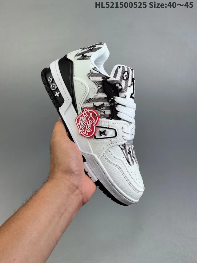 Louis Vuitton Sneakers Low-Top Monogram Panel — 8