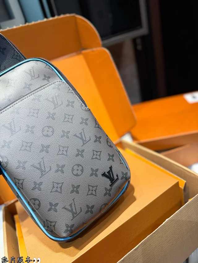 Louis Vuitton Crossbody Bags Sling Bag product detail image 24