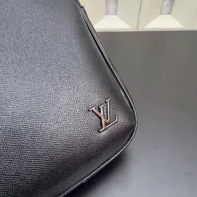 Louis Vuitton Crossbody Bags Sling Bag product detail image 15