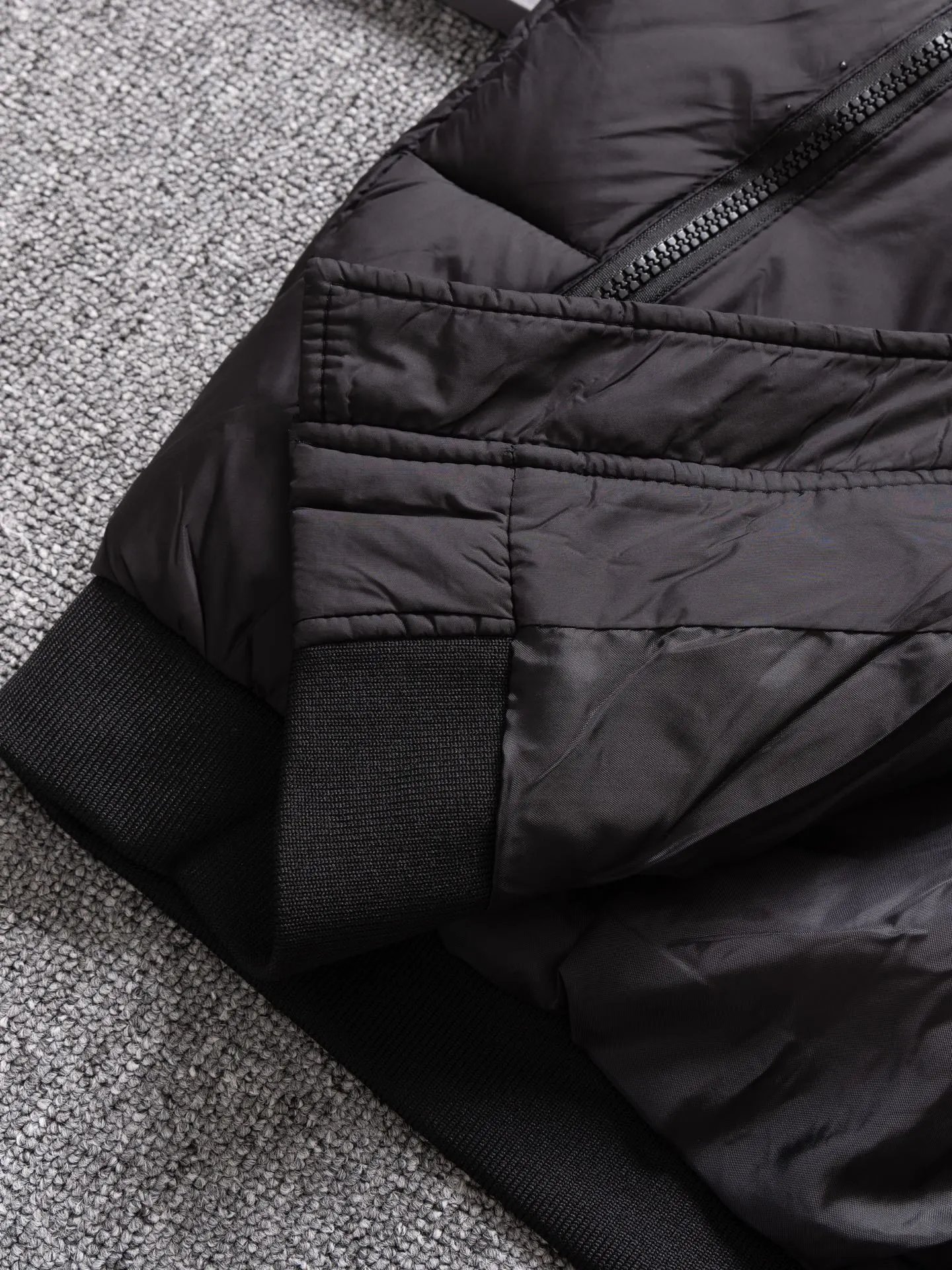 Nike Down Jackets Quilted zip-front bomber jacket with ribbed collar and cuffs image 3