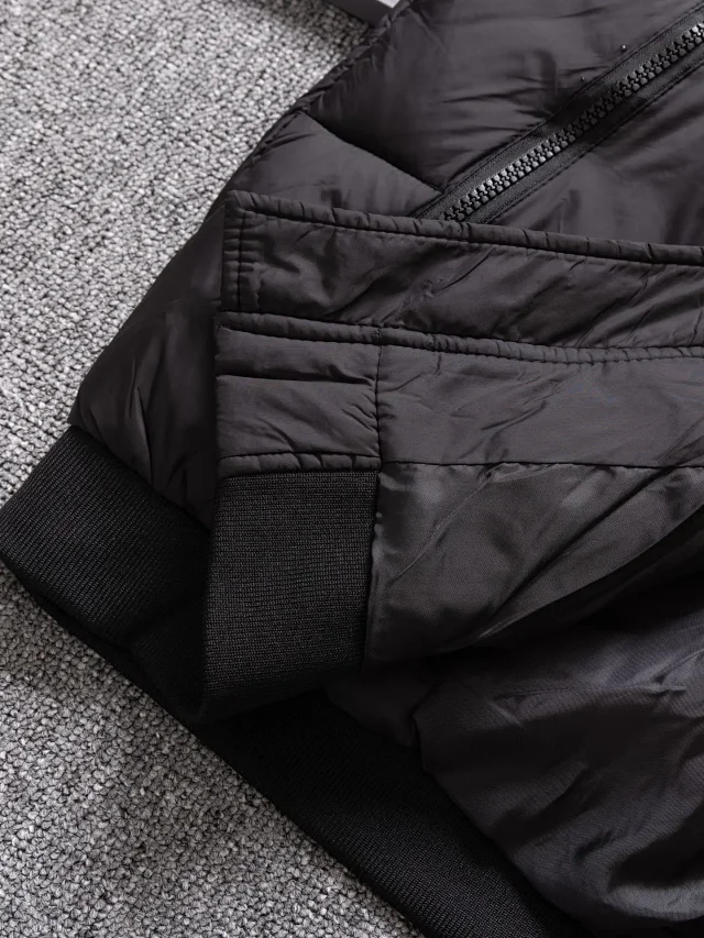 Nike Down Jackets Quilted zip-front bomber jacket with ribbed collar and cuffs product detail image 5