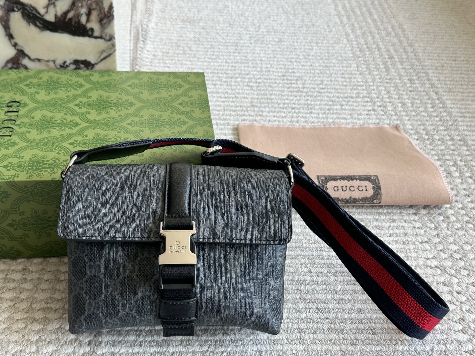 Gucci Crossbody Bags Logo-pattern bag — *013
